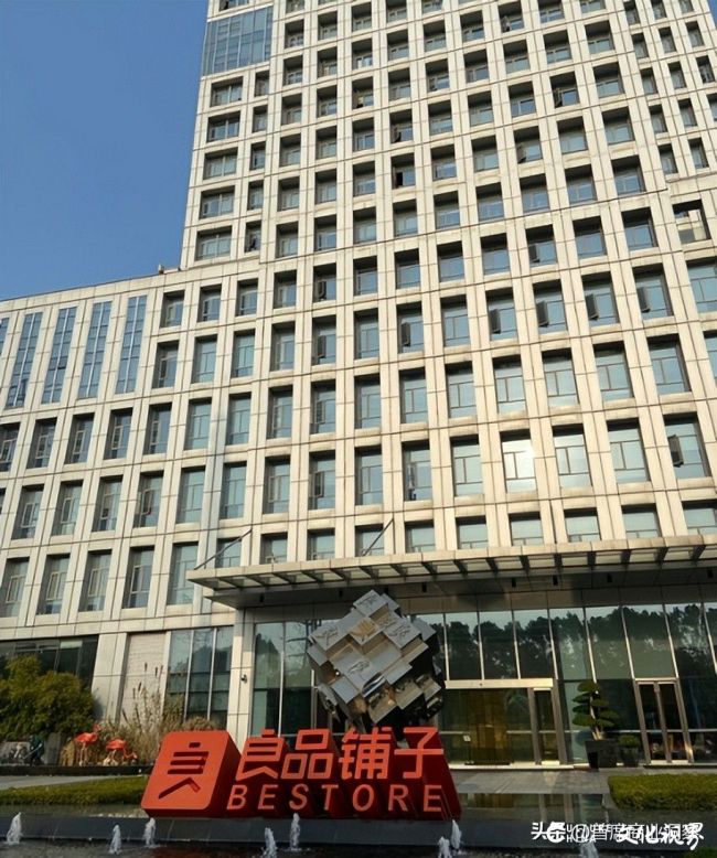 两年关店超1500家，年亏1.48亿！曾经的“高端零食标杆”良品铺子为何陷入发展困境？