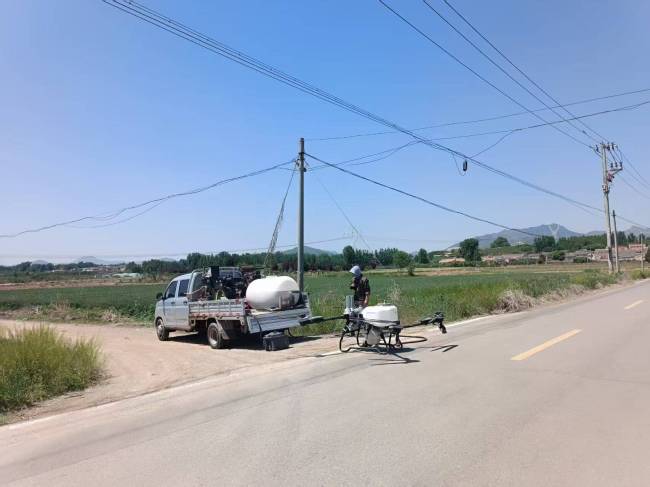 济南市莱芜区寨里镇孔埠村：科技赋能田间管护 无人机护航小麦丰产增收