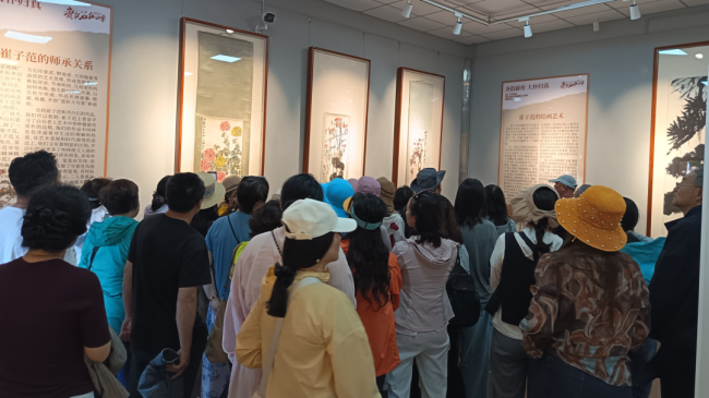 山东省美协2026春季花鸟画写生创作班走进崔子范美术馆，共探大写意艺术真谛