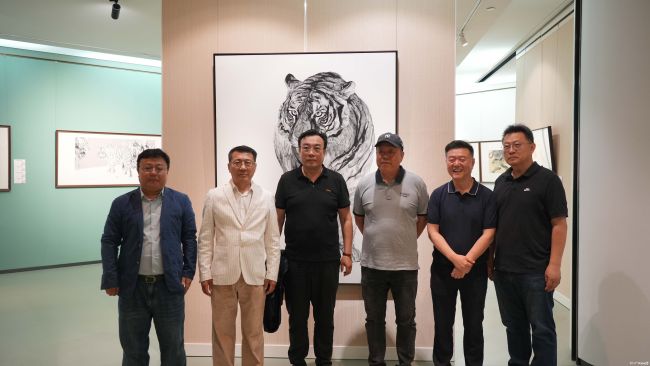 “山君气度——刘扬画虎作品展”昨日在济南隆重开幕