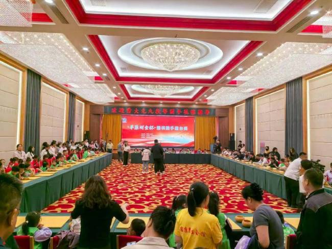 棋队大捷点燃棋迷热情,场外再赴纹枰之约——山东平原桃花开队围甲棋手走进平原与棋迷互动
