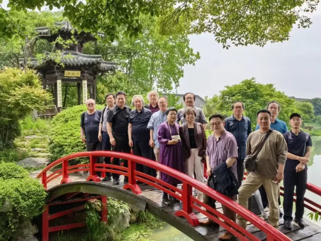 江苏省中国画学会携手津门名家,“湖上论艺——苏津中国画名家瘦西湖学术研讨会”在扬州举行