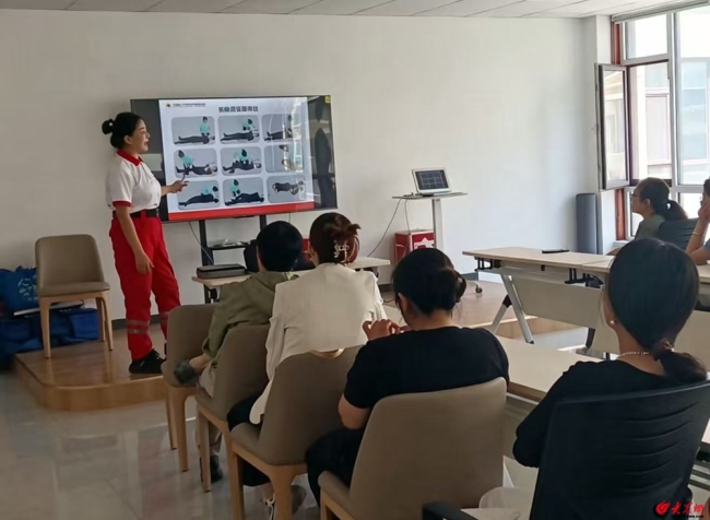 青岛西海岸新区红石崖街道开展应急救护专题培训活动