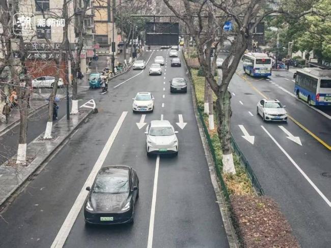 新能源车该不该缴“养路费”?车主热议不断,权威专家厘清税费真相
