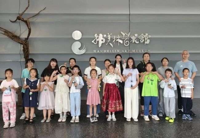 香囊手作、龙舟贴画、艺术临摹……济南韩美林艺术馆举办“美林小匠迎端午”系列活动