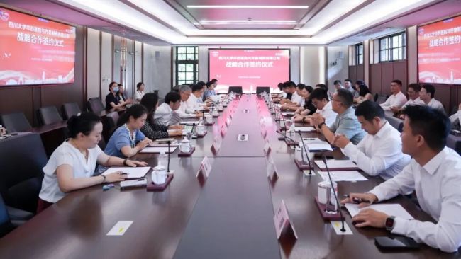 齐鲁制药与四川大学华西医院签署战略合作协议