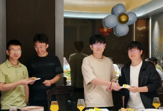 刘玮丨九段相逢一杯酒，珞珈山月照棋归