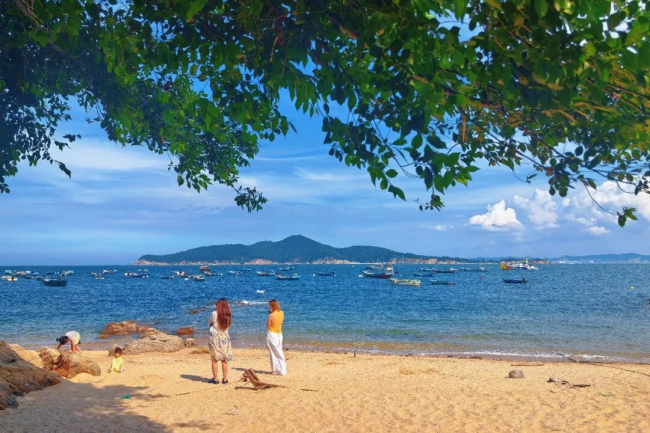 威海市环翠区：来海源公园，邂逅 "果冻海"