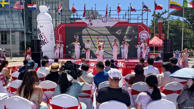 地标联动引爆夏日流量，打造文旅营销新样本——“康师傅喝开水×青岛奥帆中心限定瓶上市发布会”成功举办