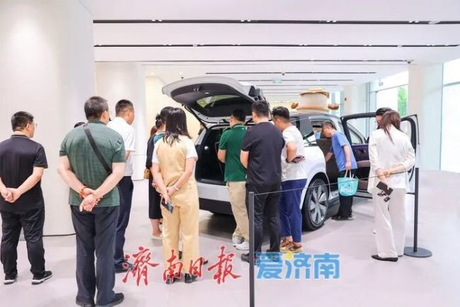 济南市创新实行“补贴+消费券”组合模式,上半年直接带动汽车消费40亿元