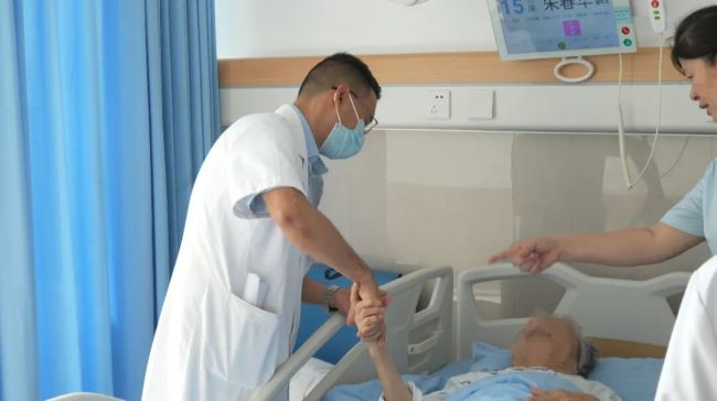 一站理顺多病共存、反复就医、多重用药难题——银丰(济南)医院老年病科筑牢长者健康防线