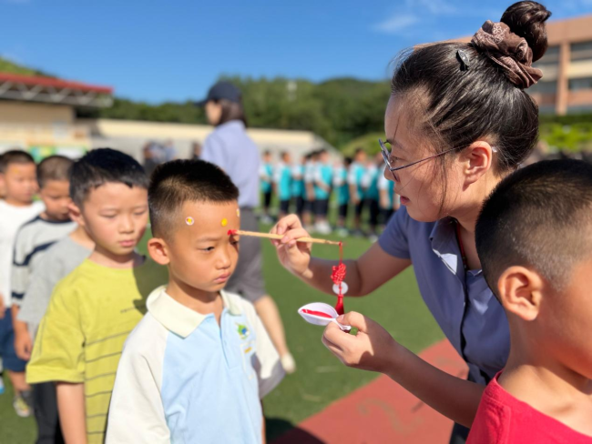 威海市千山路小学举行“传承长征精神 聚力逐梦新程”秋季开学典礼