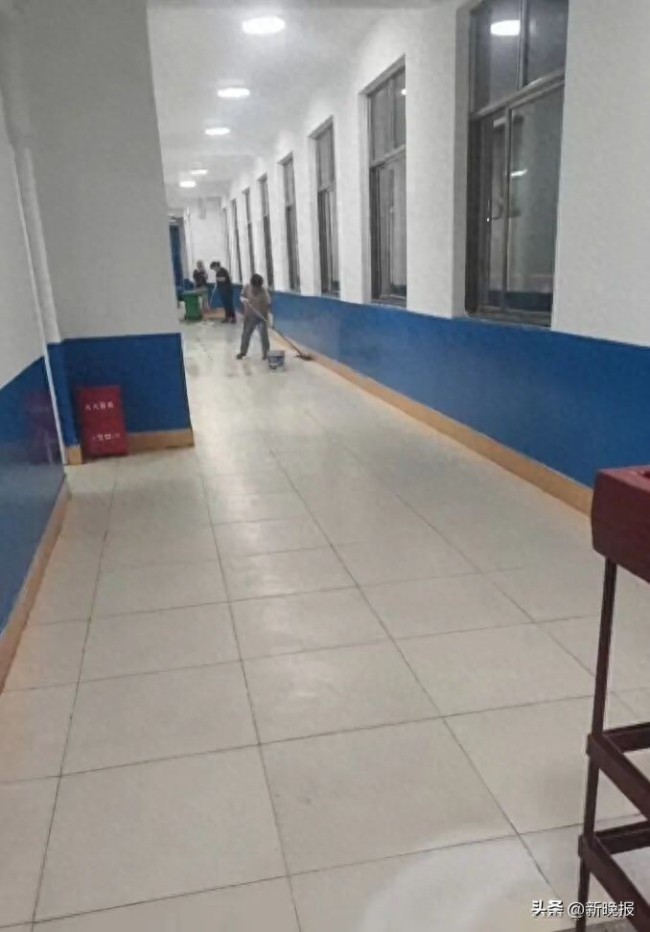 菏泽巨野南关小学六年级迁新校区,多名学生出现头晕流鼻血,家长疑气味所致