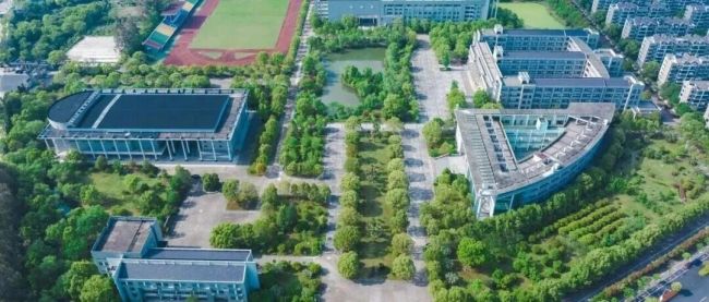 赓续传统文脉 厚植美育底蕴——张捷教授向母校浙江台州中学捐赠美术文献力作