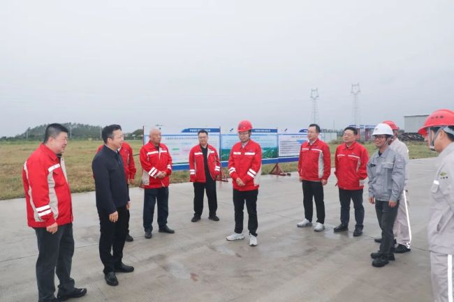 国庆慰问一线 聚力攻坚收官｜华鲁集团党委书记、董事长杨亦龙赴华鲁恒升第二基地调研