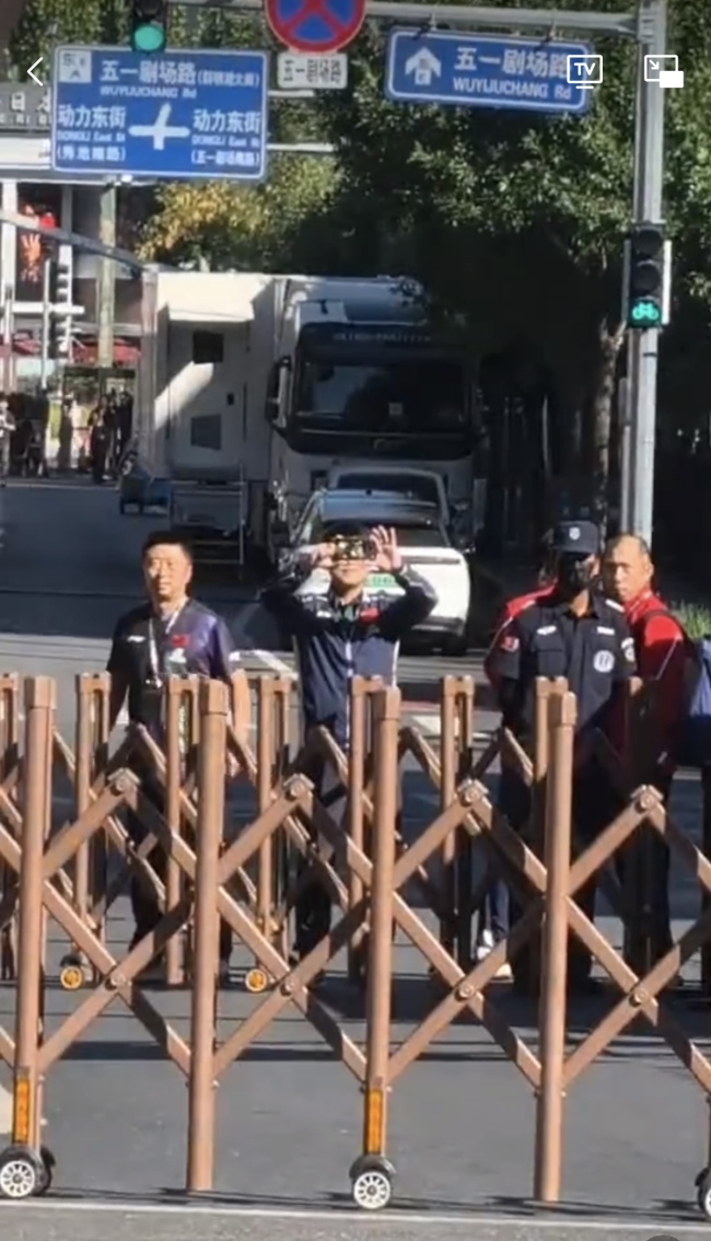 国乒男队主教练王皓遭极端球迷辱骂，律师：公然侮辱他人可能承担法律责任