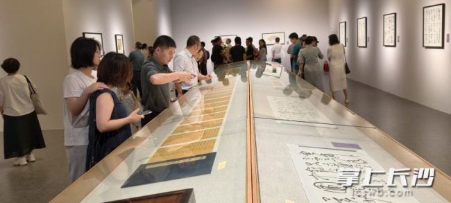 此次共展出力作90件。