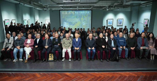 “向美而行——陈世宁油画作品展”昨日在无锡凤凰艺都美术馆盛大开幕