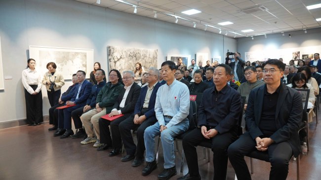 “却向山河问故乡——赵无眠艺术回乡计划作品展”昨日在青岛莱西盛大开幕