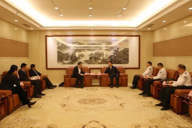 济钢集团党委书记、董事长刘仕君一行赴济南市公安局走访交流，深化警企协作护航企业高质量发展