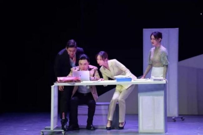 Hilarious urban comedy staged at the Xincheng Theater in ancient Xi’an City