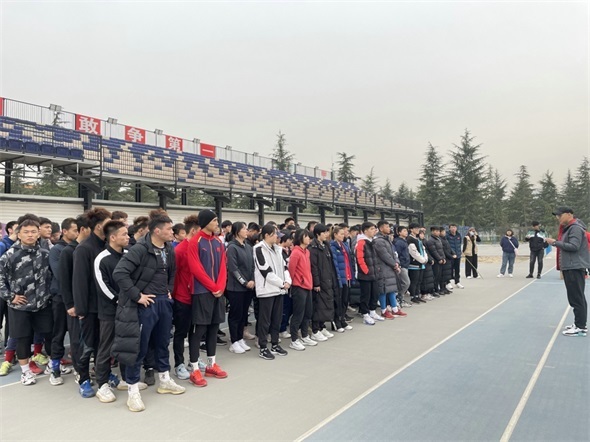 强化基础体能训练 以测促练提升实力 ——陕西省举摔柔中心开展体能测试赛