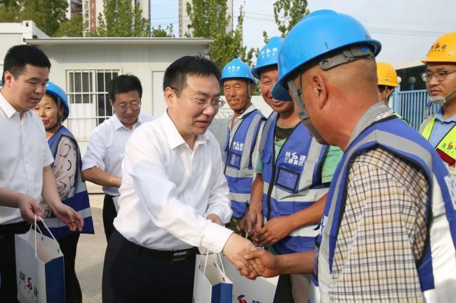 毛继东前往陕建两项目开展慰问调研活动