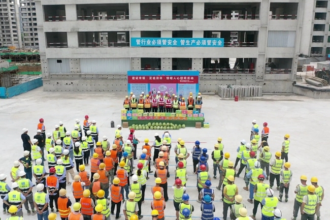 陕西省建设工会到西安融创奥城西区项目慰问送清凉