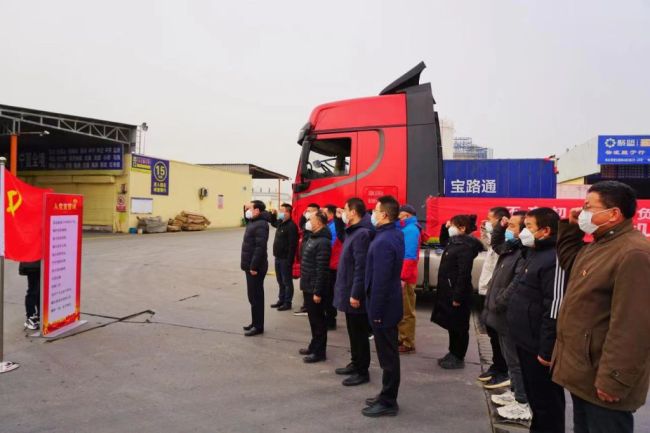 陕西西安贴出首批党员货车司机“红色方向盘”标识