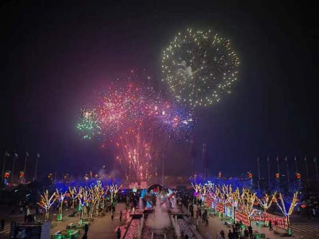 太白山旅游区 2023年元宵节大型焰火秀震撼上演