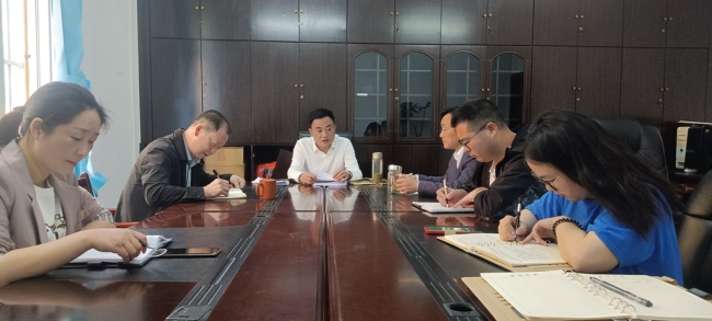 镇坪县委统战部传达学习县“两会”精神