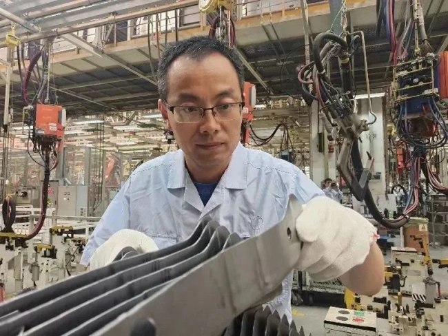 16年坚守制造一线 西安经开区技术员雷加社被评为“西安好人”_fororder_图片3