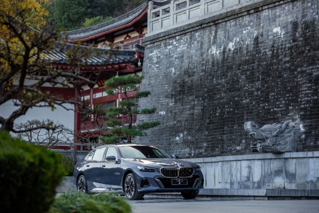 全新BMW 5系长轴距版智能豪华座驾西安媒体品鉴会