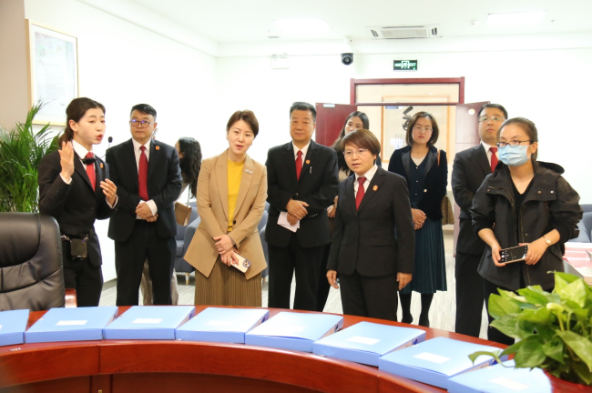 刘洁：以法护航促发展 践行公益显担当
