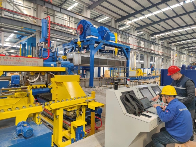 中国重型院研发的3600吨镁合金挤压生产线热负荷试车成功