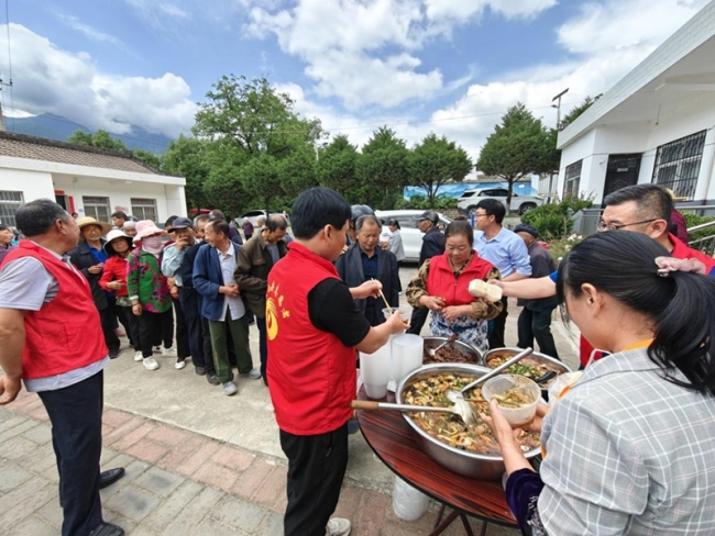 太白县桃川镇：人大代表体民情 浓情端午暖人心