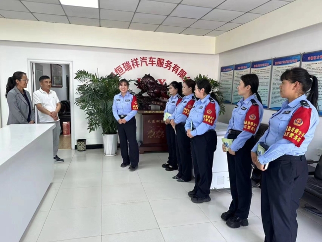 巾帼力量，藏蓝担当，眉县女子社区警务队守护社区和谐