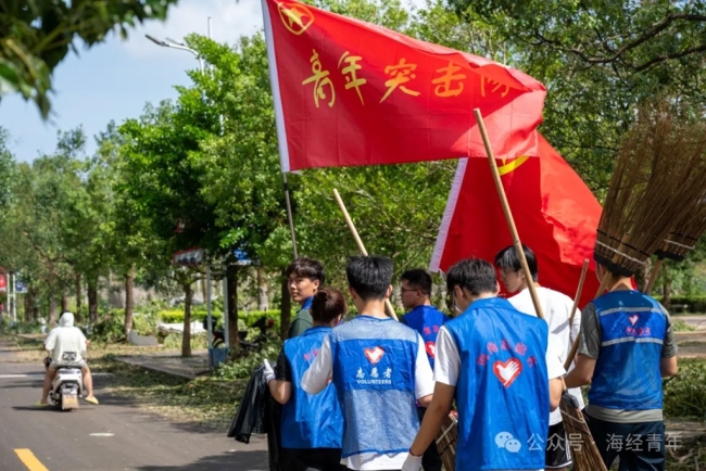 台风“摩羯”过后，海口经济学院全力以“复”