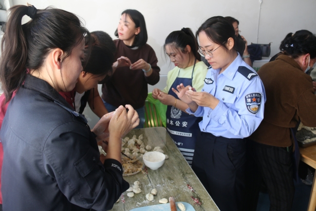 重阳敬老活动多 辖区老人笑开颜