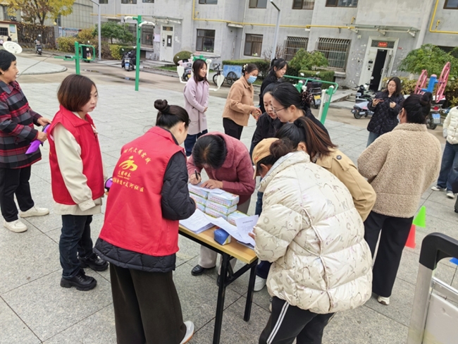 神木市四支河社区开展“解民生民情 传民生民意”志愿服务活动