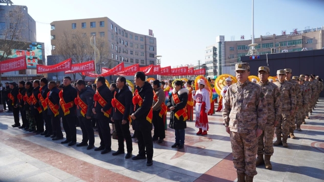 榆林市横山区举行集中慰问立功受奖现役军人家庭暨征兵宣传政策解读大会