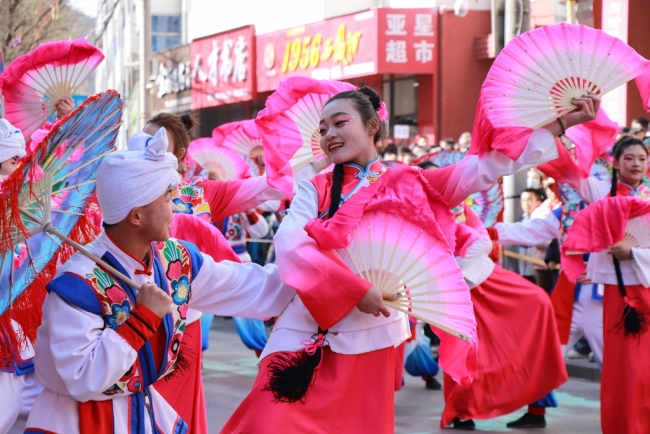 陕西绥德县：秧歌扭出教育风采 汇演共贺新春盛景