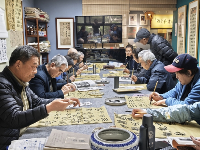 西安市雁塔区馨苑西社区创新驻地资源共享模式 让文化养老绽放在家门口