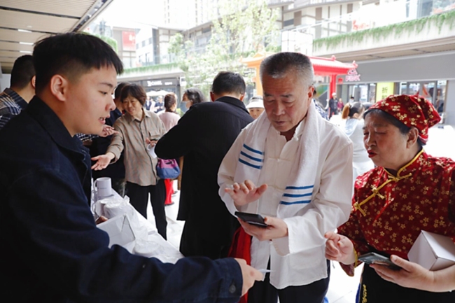 “经开大舞台”文化惠民演出走进首创未央里