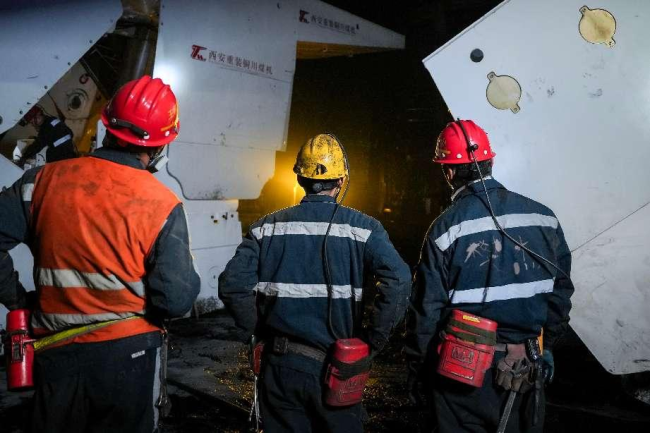 曹家滩10米大采高驻矿写实：淬炼自豪、雕琢骄傲、书写成就