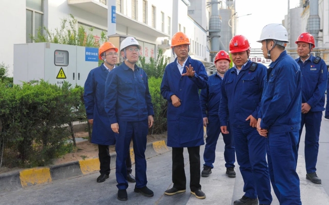 陕西化工集团党委副书记、董事、总经理屈战成一行到北元集团调研指导工作