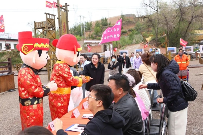 神木市卫健系统各单位举行庆祝第114个国际护士节系列活动