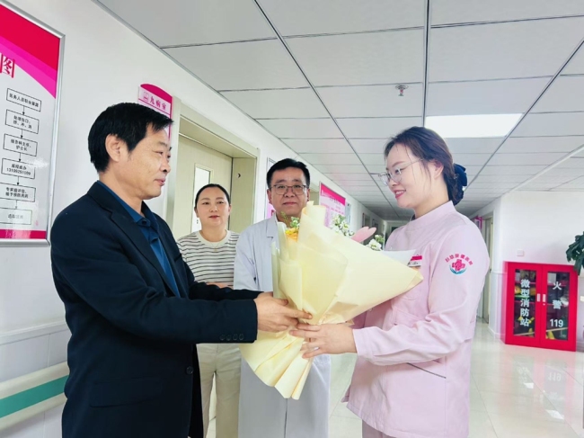 神木市卫健系统各单位举行庆祝第114个国际护士节系列活动