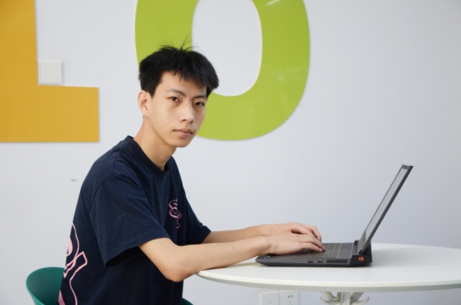 1300万播放量！欧亚学子用硬核浪漫向祖国表白