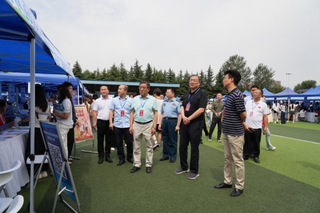 党委书记高玉峰、校长程书强现场指导